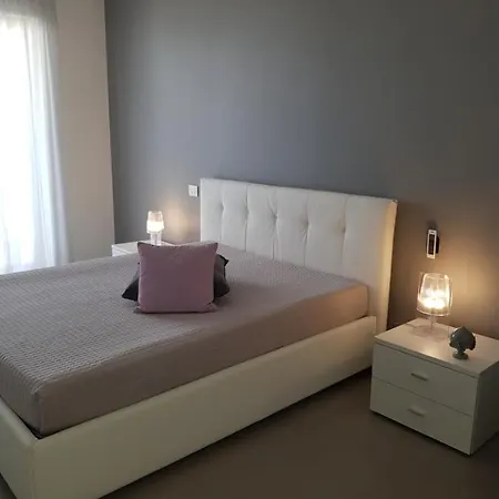 Sea View Apartment *